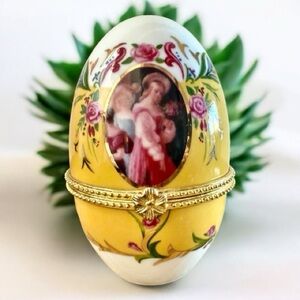 Jean Desprez Bal a Versailles 2003 Porcelain Hinged Rare Vintage Trinket Egg